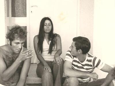 ליד הבית 1974